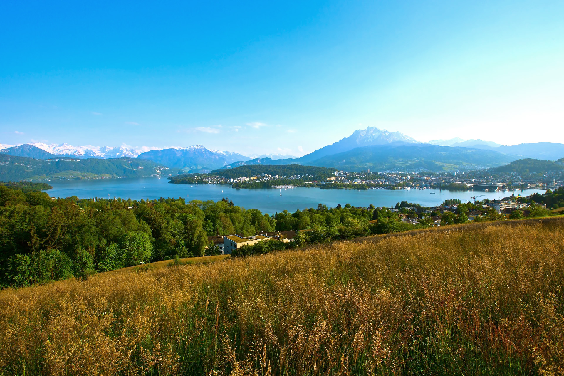 Morgenstimmung am Vierwaldstättersee — Blick ab Schönbühl Richtung Dietschiberg und Meggerhorn